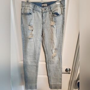 Bullhead distressed light jeans size 9
